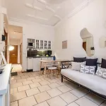 2 Bdr Heart Old Town
