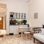2 Bdr Heart Old Town Apartment