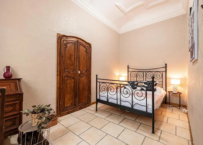 2 Bdr Heart Old Town *