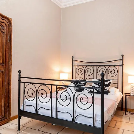 2 Bdr Heart Old Town Nicea