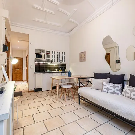 2 Bdr Heart Old Town