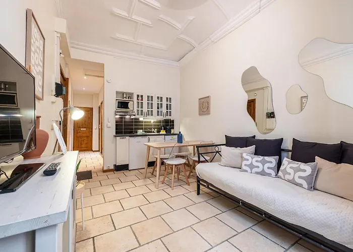 2 Bdr Heart Old Town
